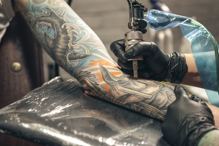 Explorando o Mundo das Tatuagens: Estilos, Técnicas e Mais